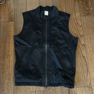 Nike Men’s Black Athletic Storm fit wind Sleeveless Zip Vest sz L
